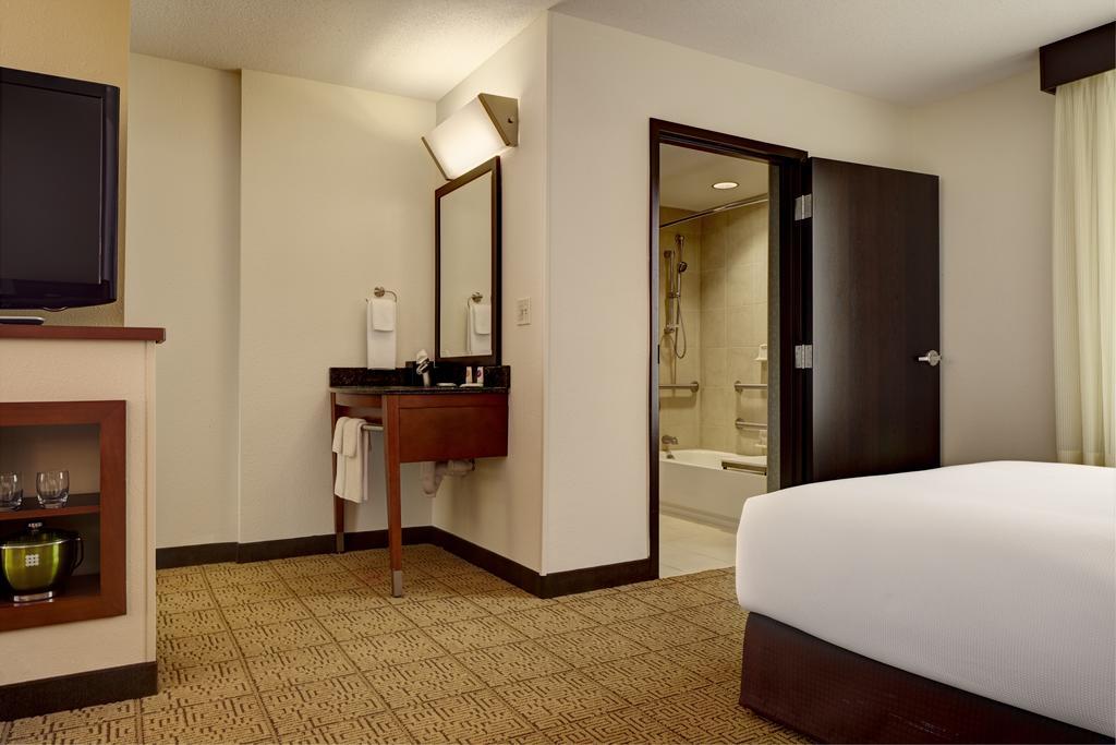 Hyatt Place Chicago - Lombard/Oak Brook Hotel Room photo